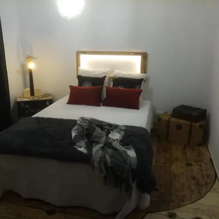 게스트하우스 Casa 40th-music Wood House 4*