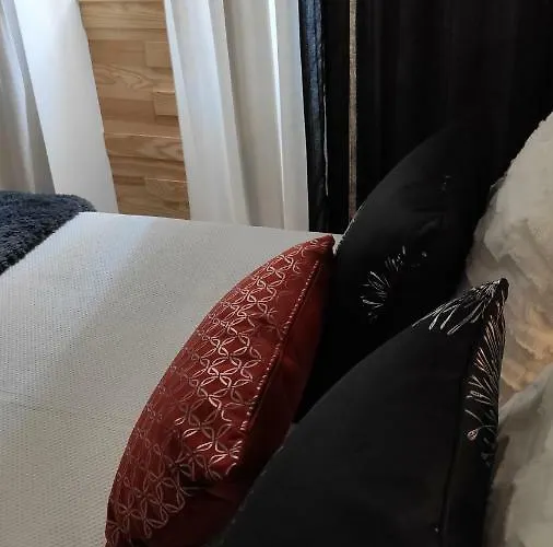 Casa 40th-music Wood House بيت ضيافة 4*