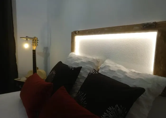 Casa 40th-music Wood House بيت ضيافة